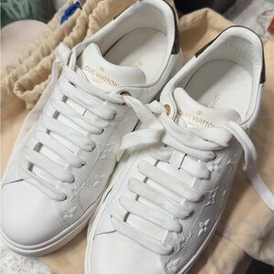 Louis Vuitton Sneakers Authentic